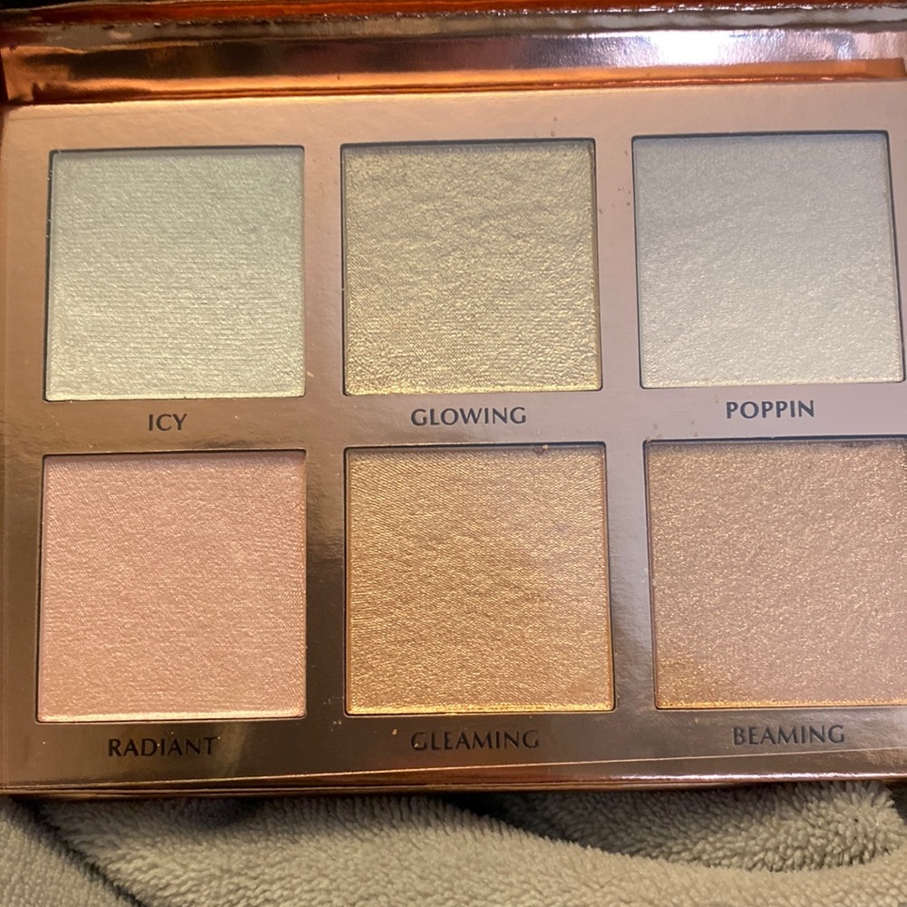 Ace beaute glow essentials highlight palette